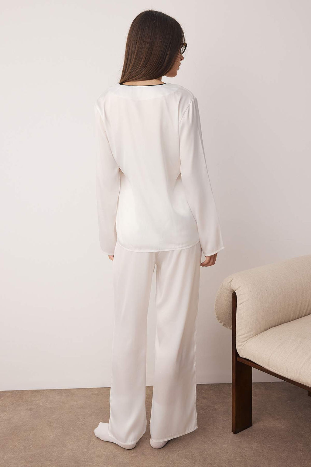 Beyaz Kurdele/Fiyonklu ve Biyeli Saten Dokuma Pijama Tak?m? THMAW26PT00006