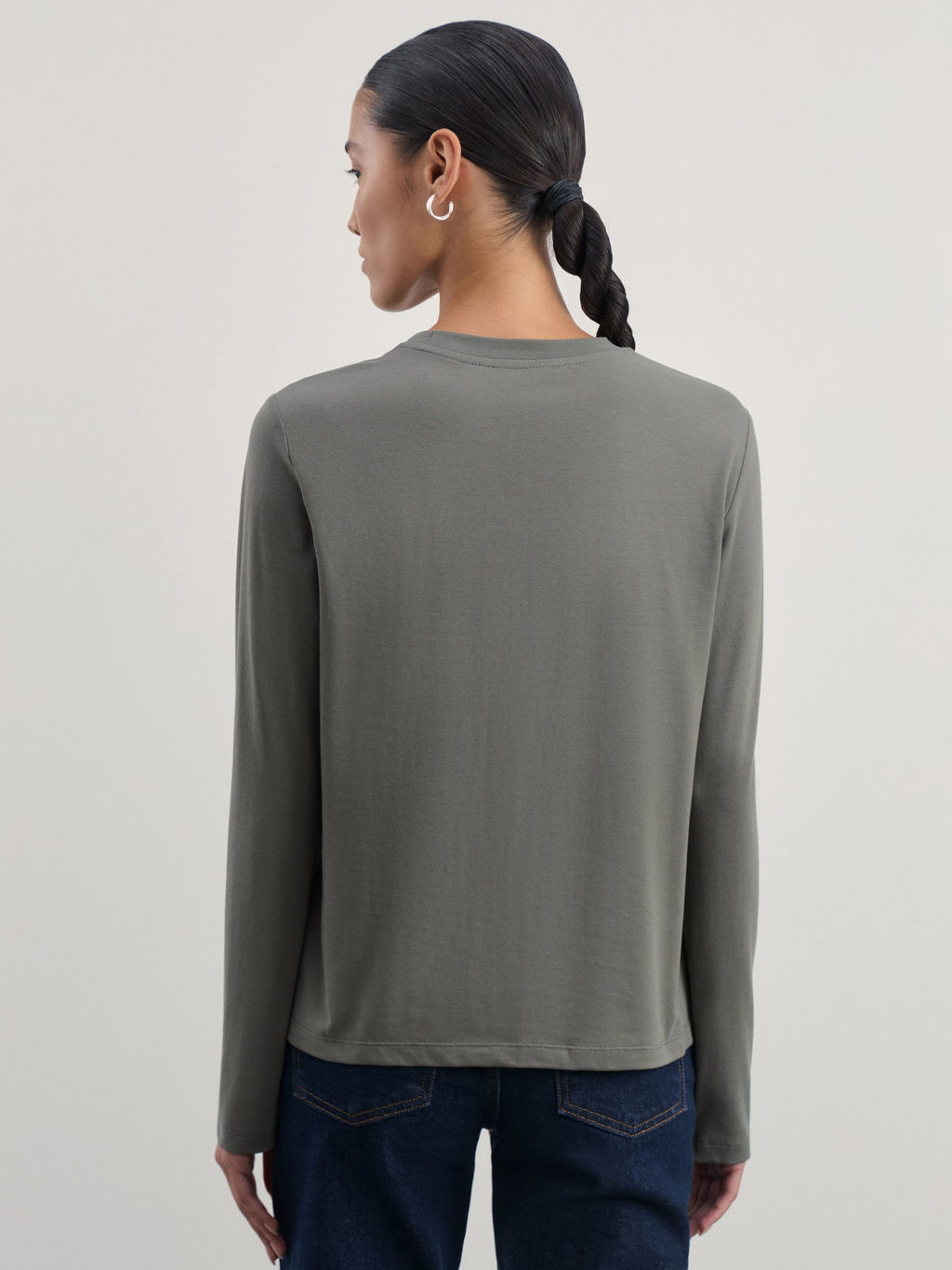 Однотонный базовый лонгслив из хлопка / Zarina  фото 5