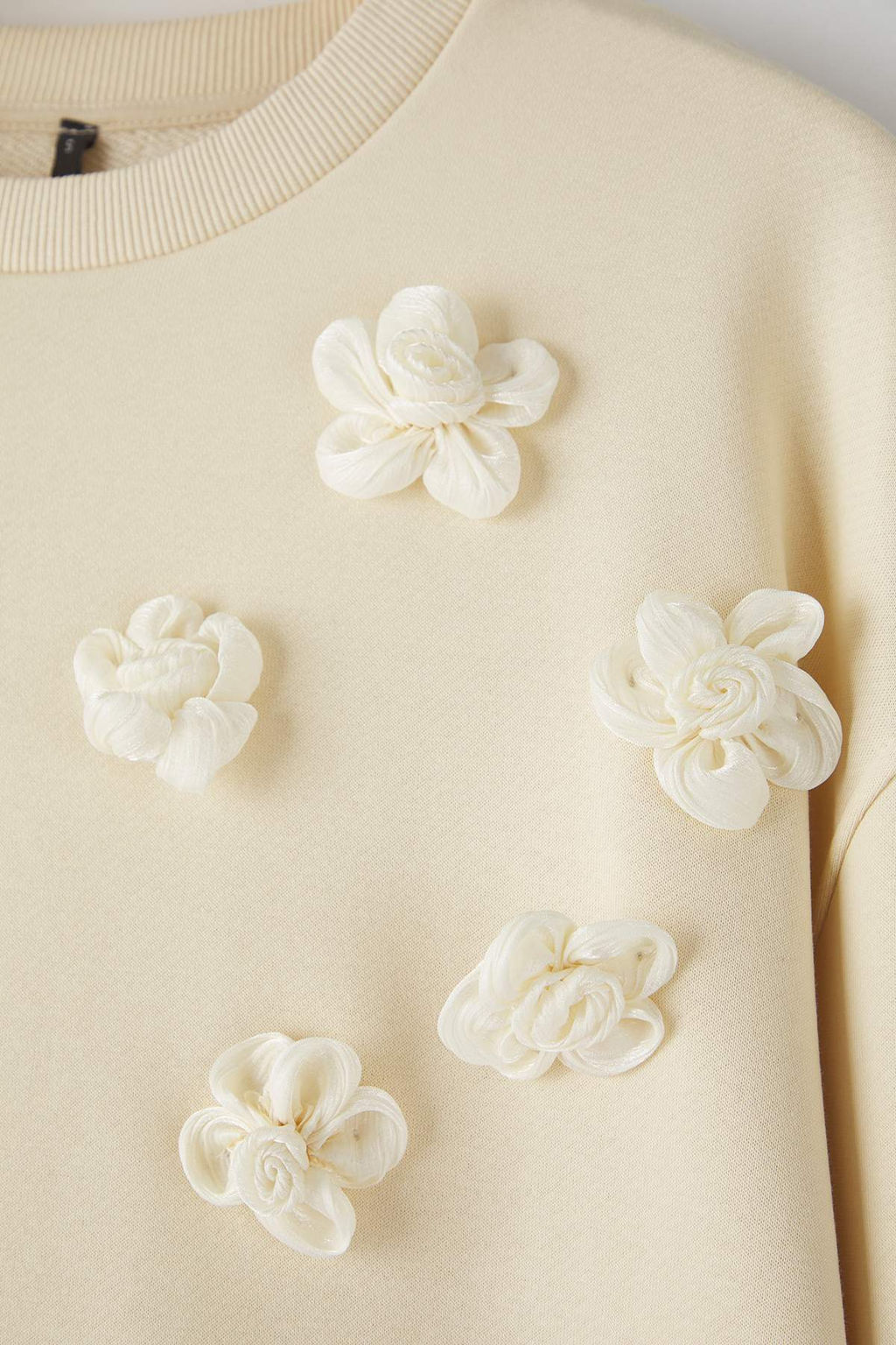 Tas Kal?n Sardonsuz Aksesuar Cicek Detayl? Oversize/Genis Kesim Orme Sweatshirt TWOAW26SW00004 - Trendyolmilla фото 6