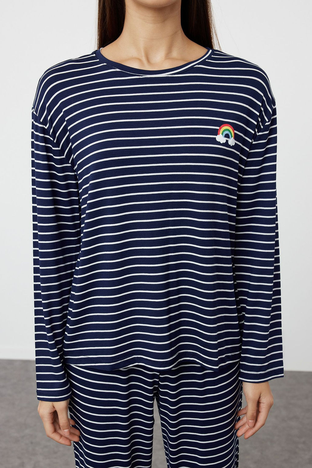 Trendyolmilla Lacivert Cizgili Gokkusag? Bask?l? Viskon Orme Pijama Tak?m? THMAW25PT00014 фото 11