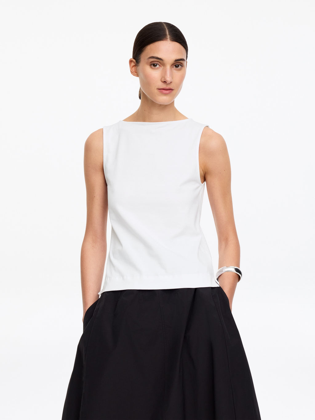 Top sin mangas de tipo deportivo con cuello barco - H&m фото 3
