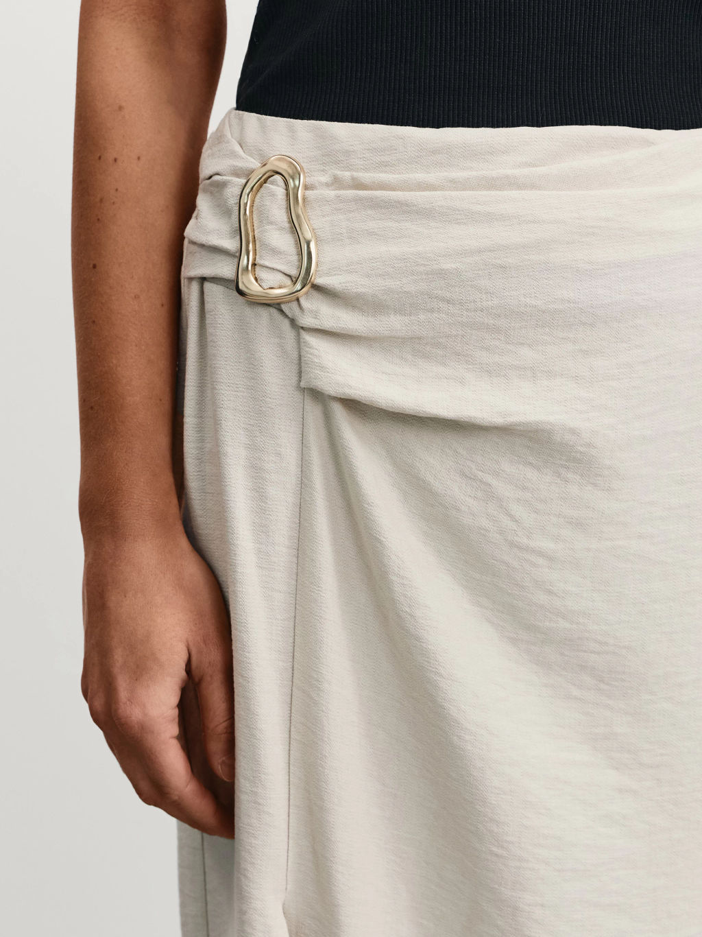 Юбка миди с разрезом и пряжкой из вискозы / Zarina  фото 6