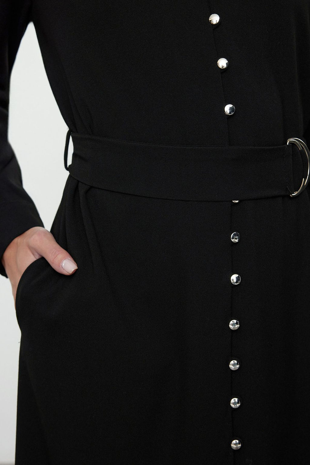 TRENDYOLMILLA Siyah Kusakl? Maxi Dugme Detayl? Dokuma Elbise TWOAW25EL00479  фото 4