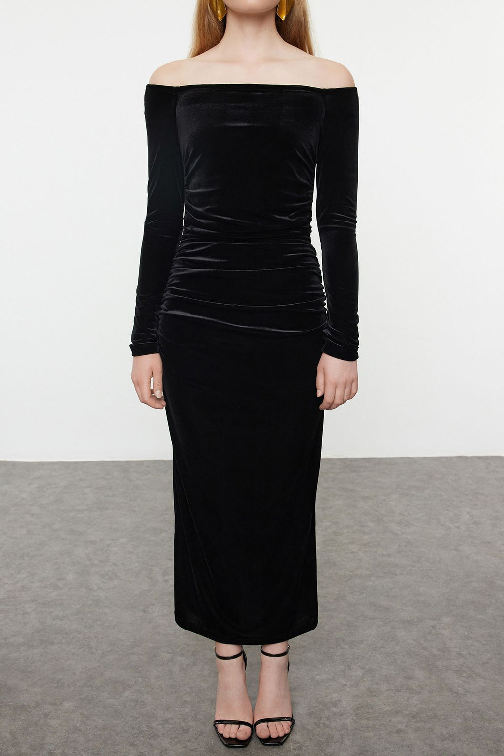 Trendyolmilla Siyah Vucuda Oturan Orme Kadife Midi Elbise TPRAW25EL00135 фото 3