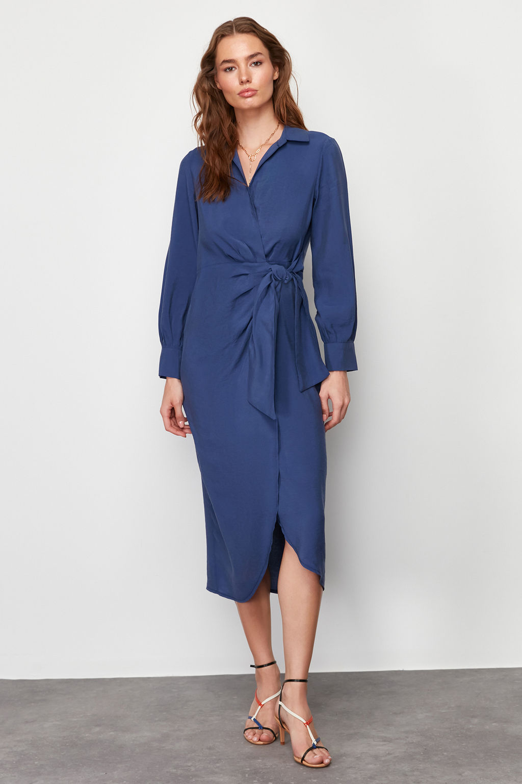 TRENDYOLMILLA Indigo Kruvaze Baglama Detayl? Midi Dokuma Elbise TWOSS24EL00521  фото 4