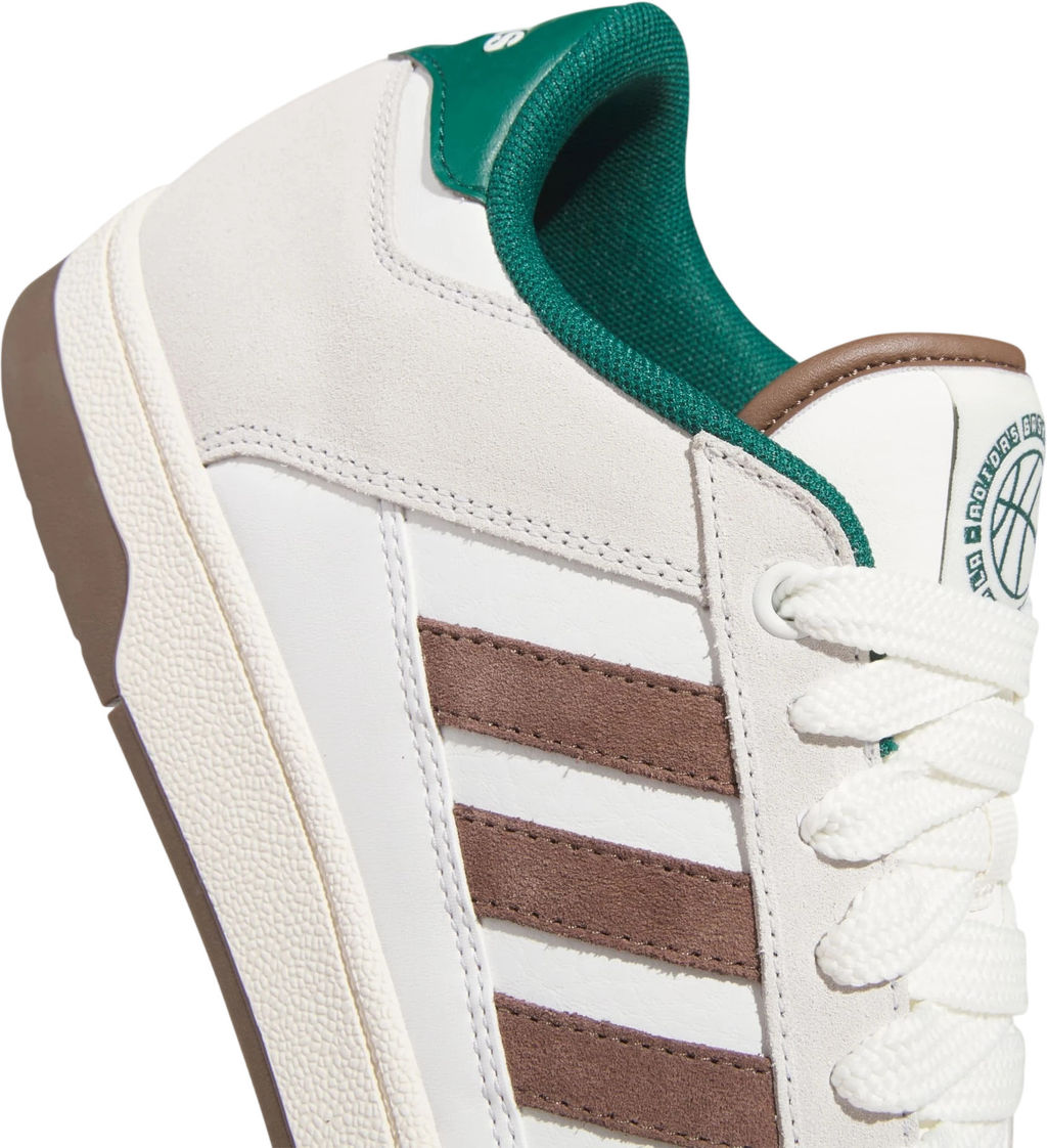 Кроссовки взрослые