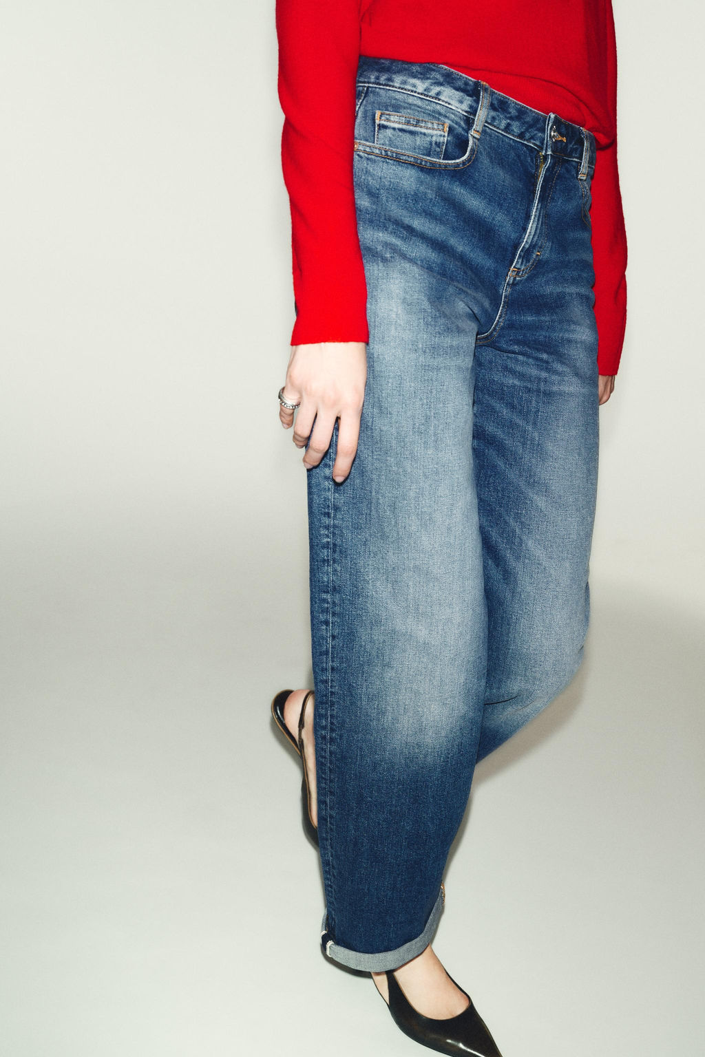 Z.07 RELAXED FIT HIGH-WAIST JEANS WITH TURN-UP HEMS - Zara фото 2