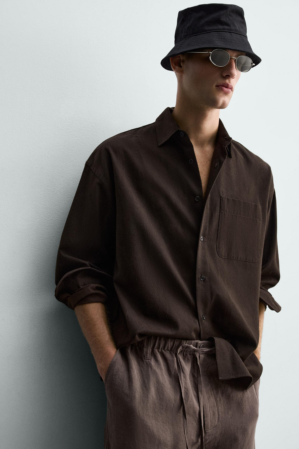 PANTAL?N RELAXED FIT 100% LINO / Marr?n / Topo