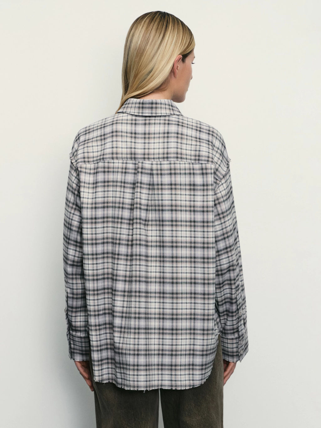 Рубашка в клетку с необработанным краем / Zarina фото 5