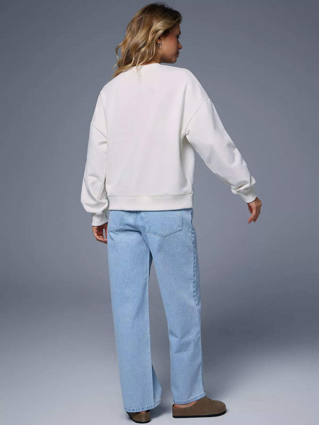 Свитшот оверсайз с принтом белый