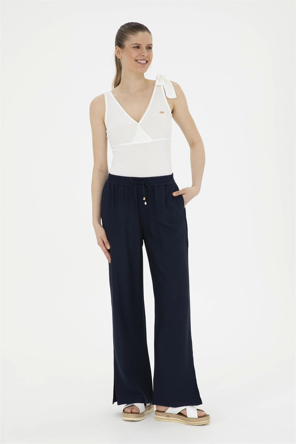 Женская белая футболка с v-образным вырезом Неожиданная скидка в корзине - U.s. polo assn фото 4