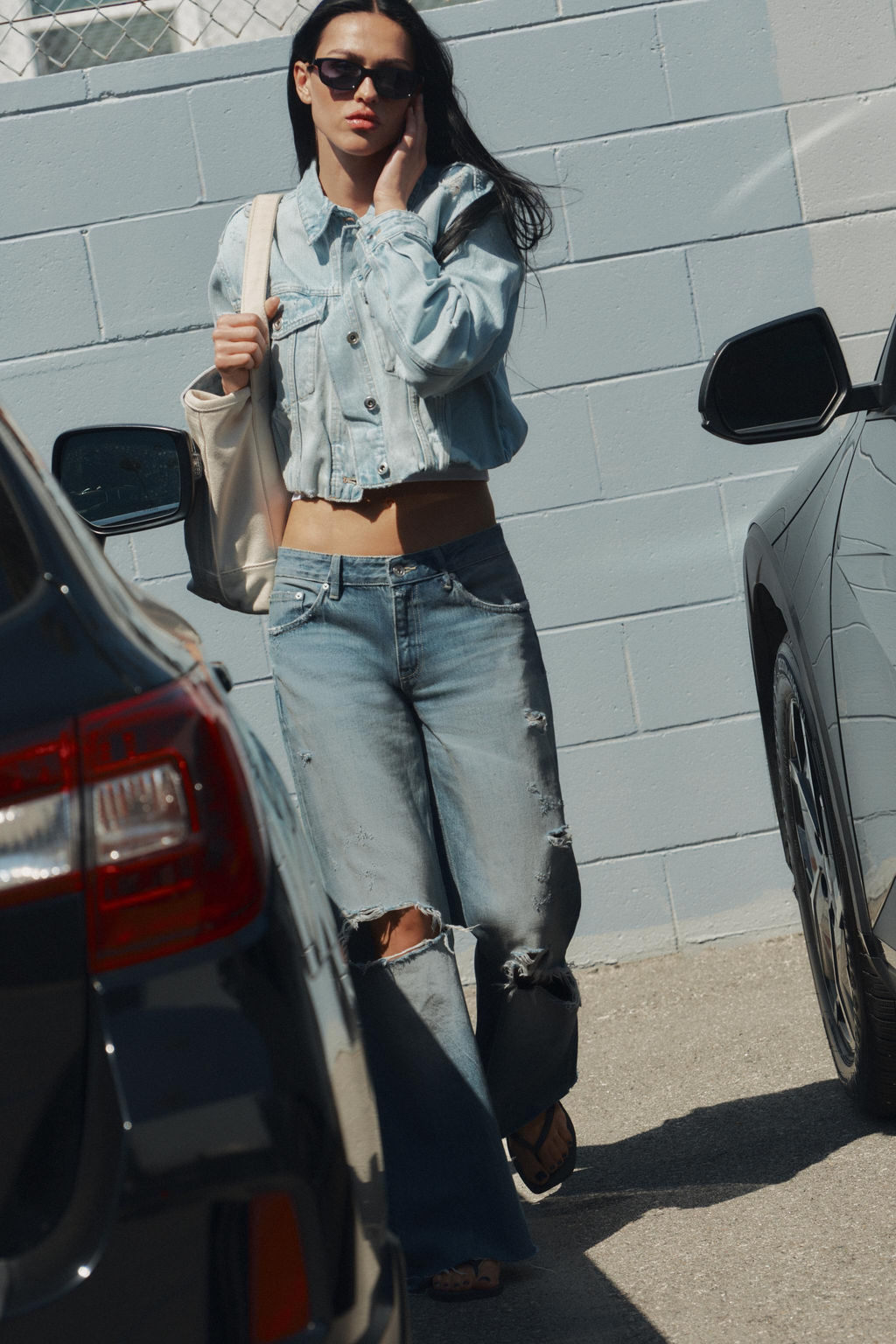 CAZADORA DENIM TRF ROTOS / Azul claro