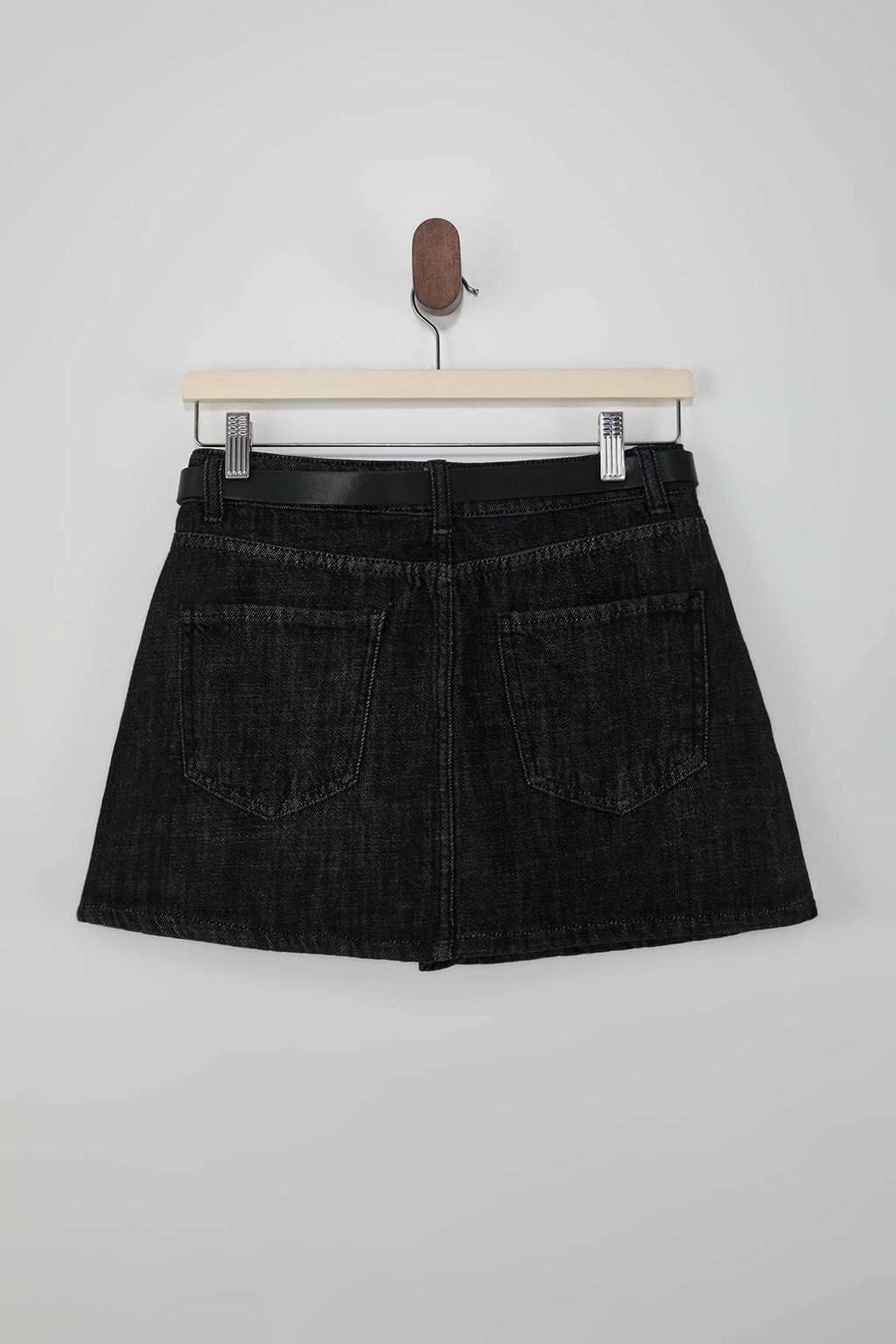 Siyah Kemer Detayl? Arkas? Etek Gorunumlu Denim Sort Etek TWOAW26SR00020