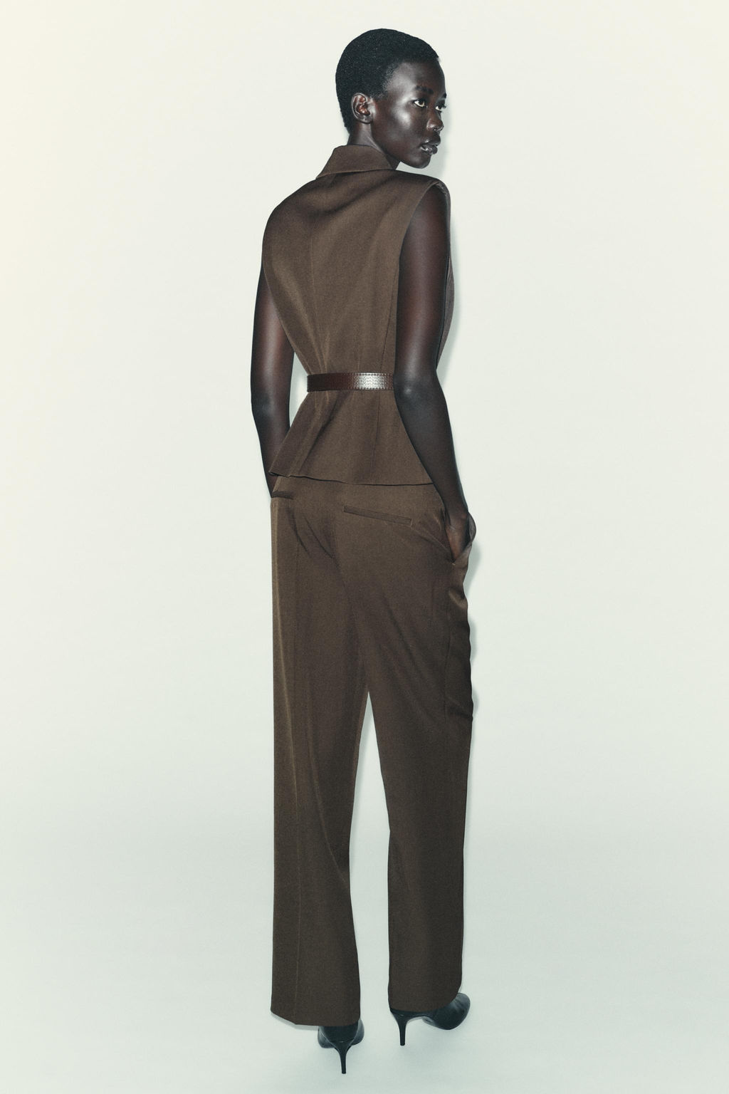 HIGH-WAIST STRAIGHT-LEG TROUSERS
