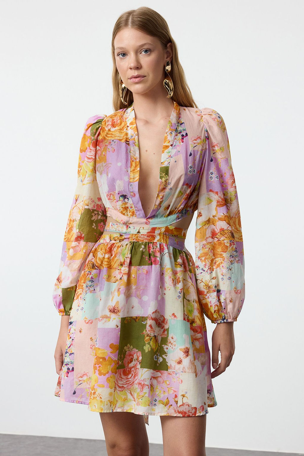 TRENDYOLMILLA Cicek Desenli Mini Dokuma Cut Out/Pencere %100 Pamuklu Plaj Elbisesi TBESS23EL00140  фото 16