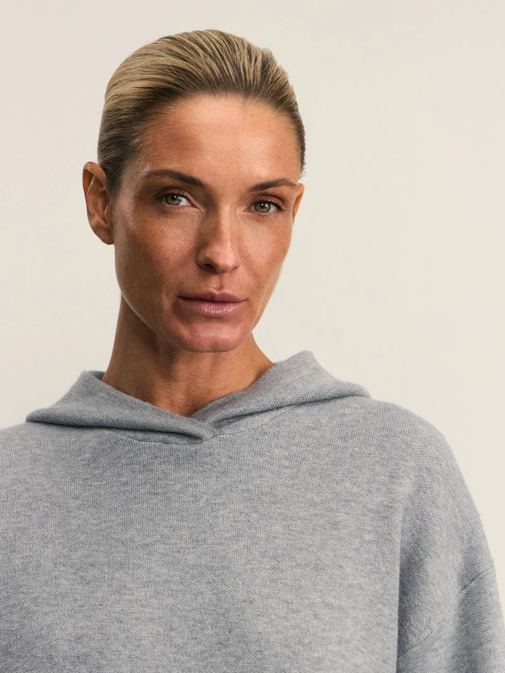 Джемпер с капюшоном / Zarina  фото 6