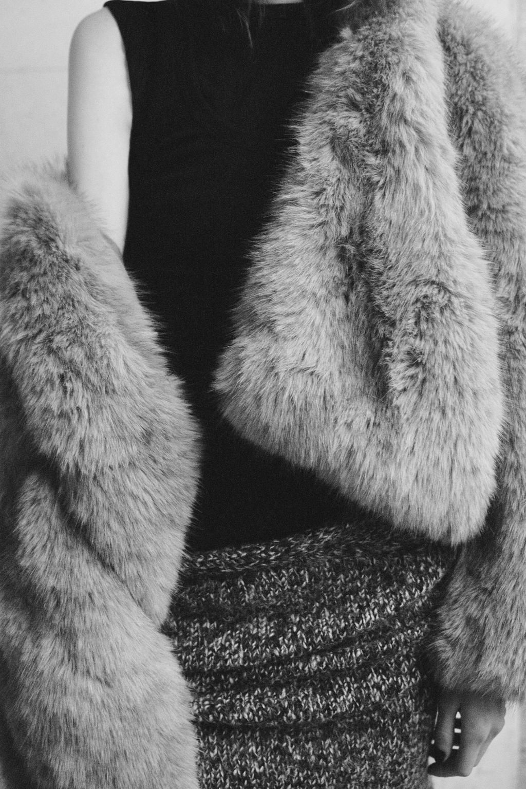 FAUX FUR HOODED COAT - Zara фото 5
