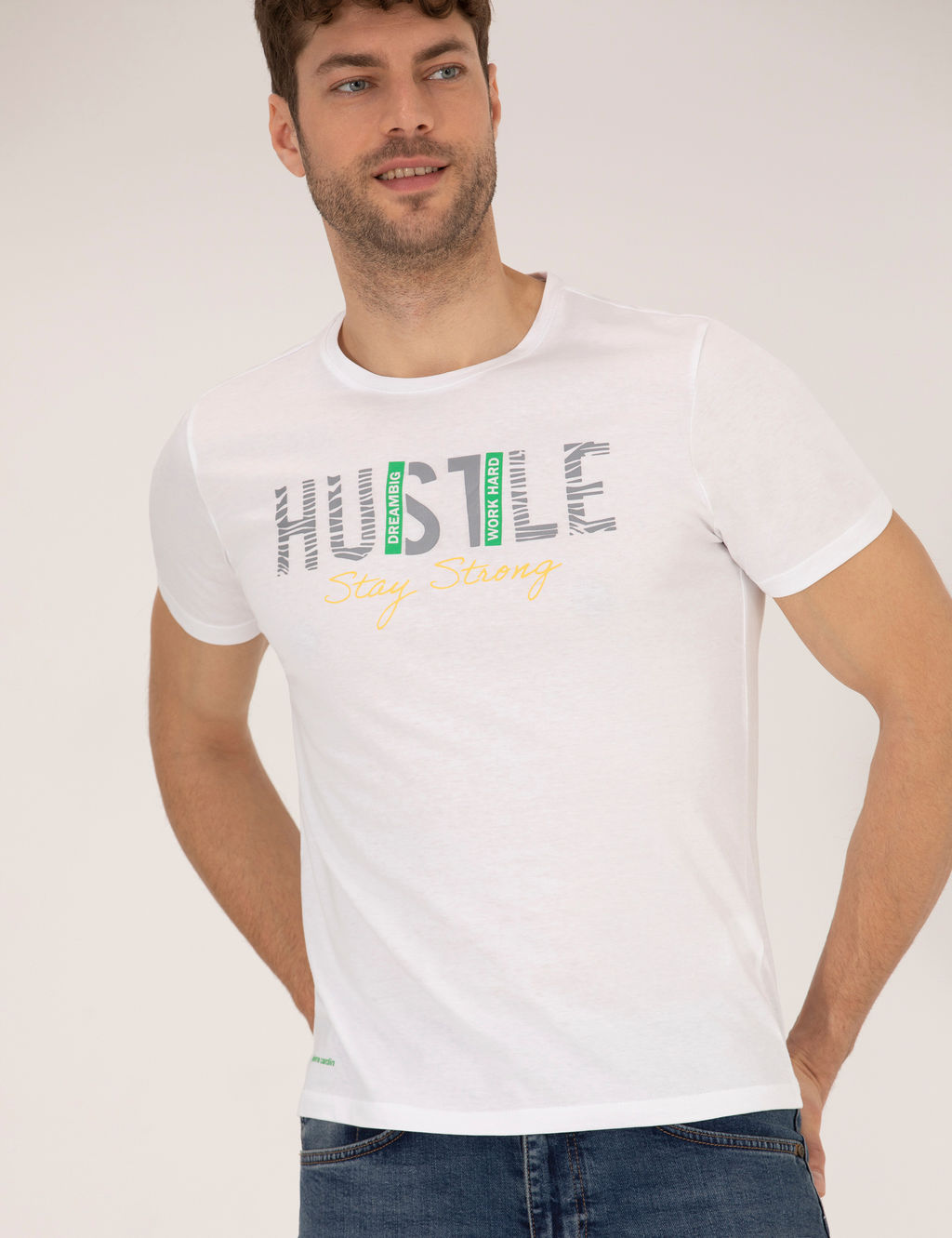 Beyaz Slim Fit Bask_l_ Bisiklet Yaka Ti__rt