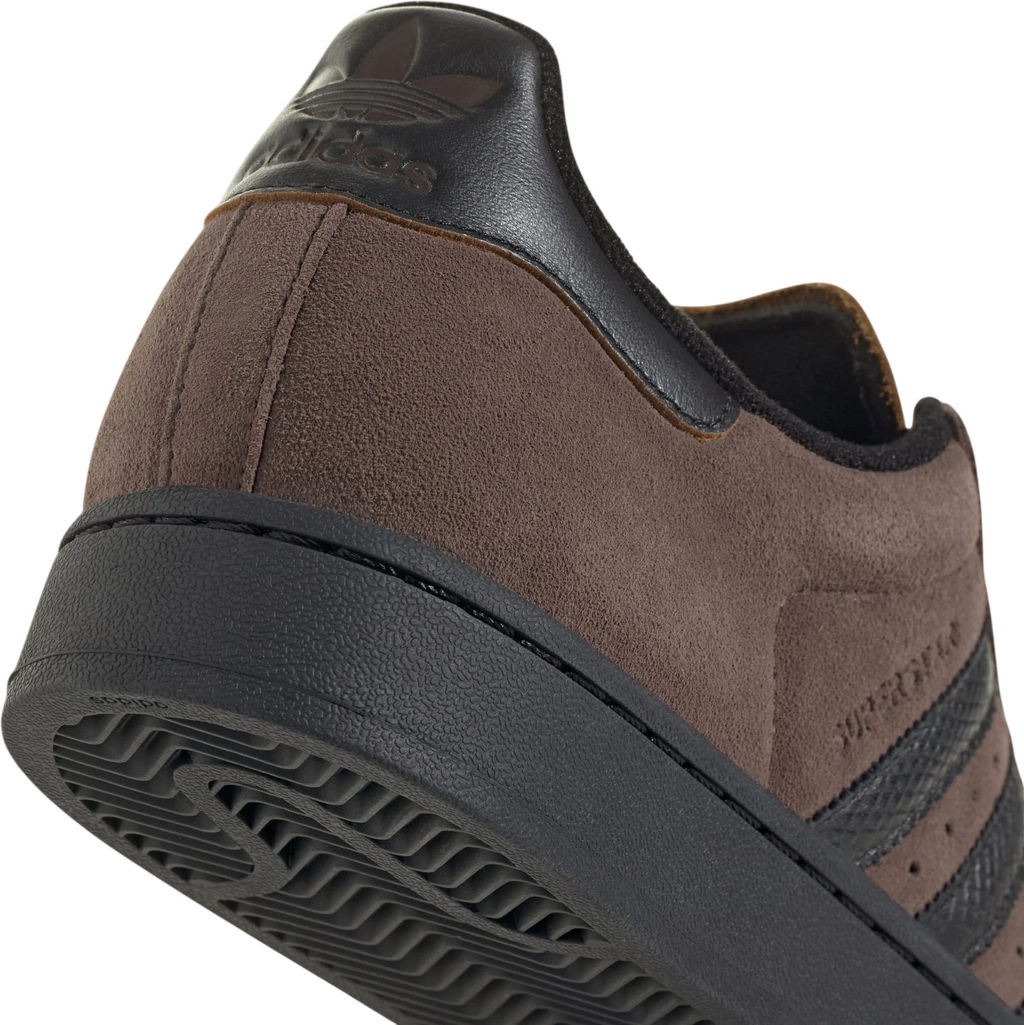 Кроссовки взрослые