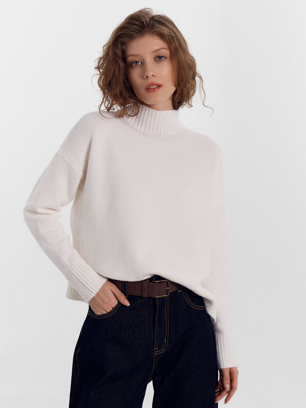 Джемпер женский в молочном цвете молочный 122617