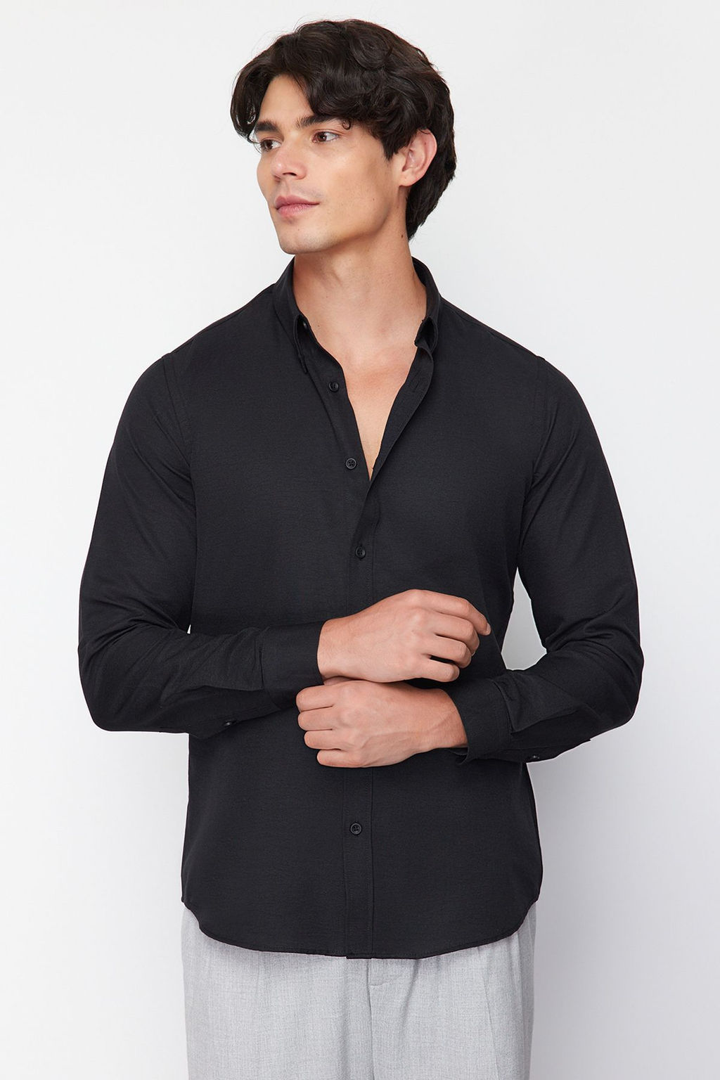 Siyah Slim Fit Kolay Utulenebilir Smart Gomlek TMNSS24GO00074