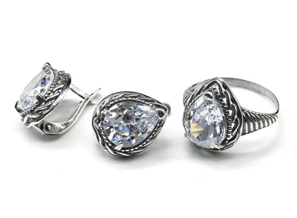 Кольцо серьги с цирконом искусственным цв.хрусталь размер 20