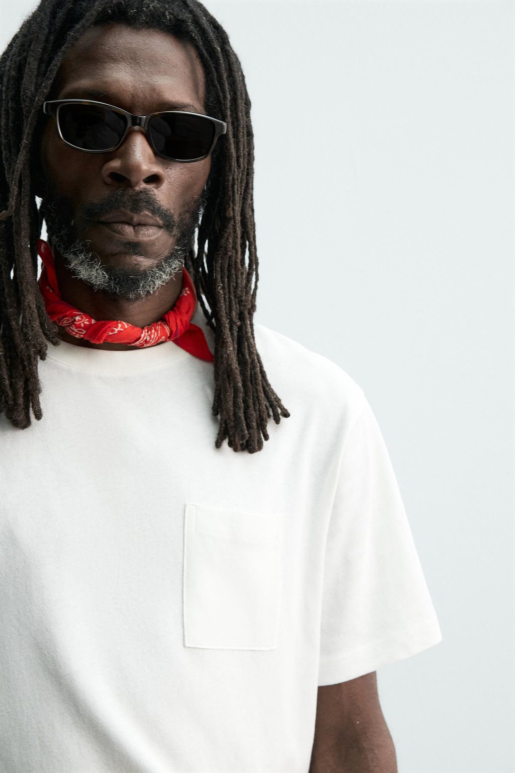 CAMISETA BOLSILLO AARON LEVINE X ZARA / Crudo