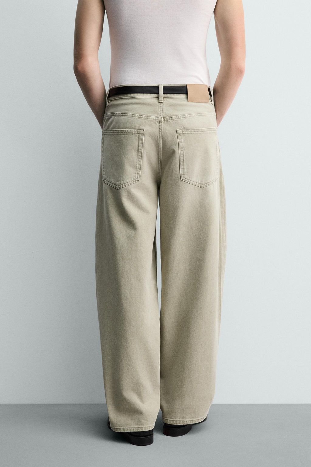 JEANS LOOSE FIT CONTRASTE / Gris / Beige - Zara фото 3