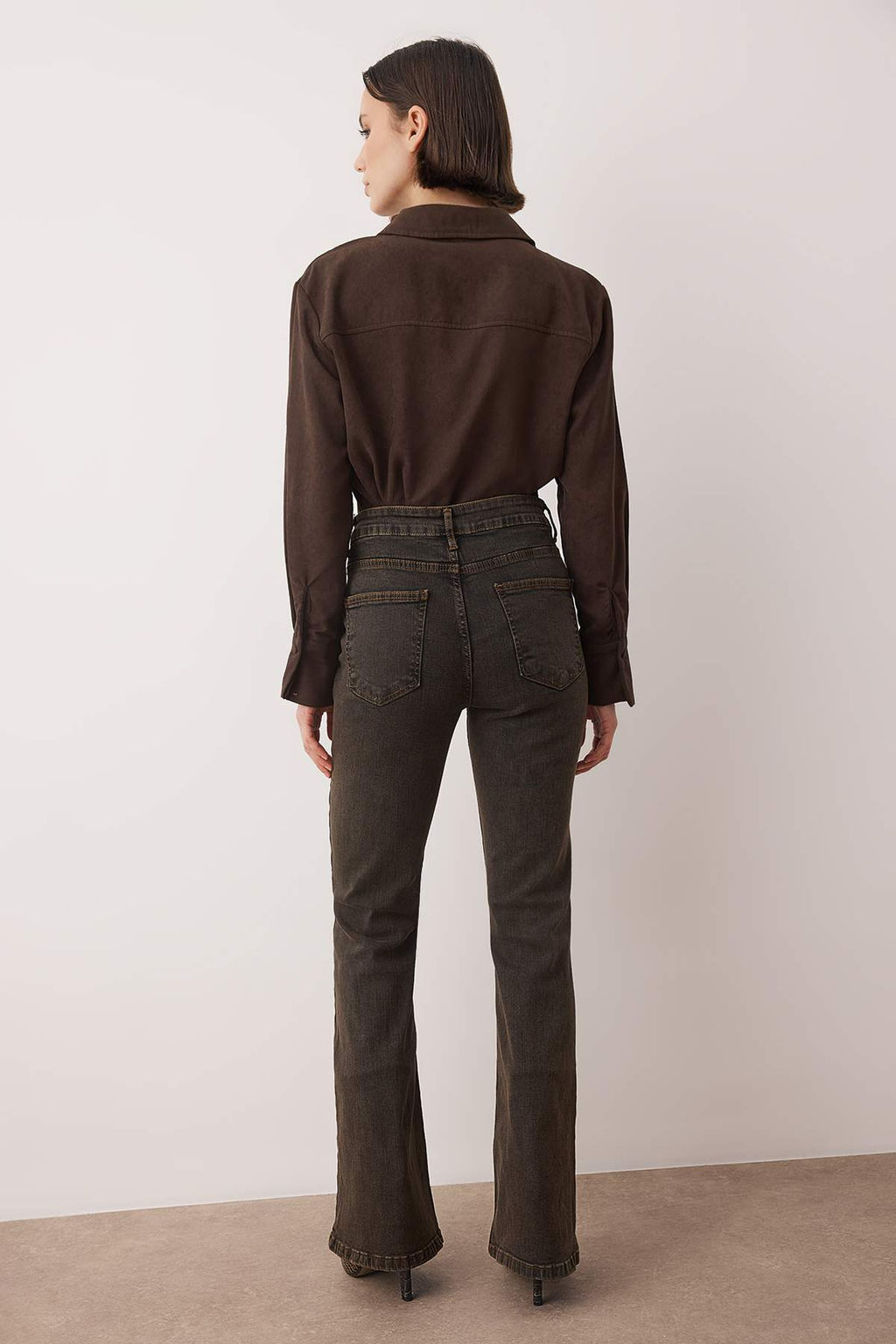 Kahverengi Yuksek Bel Dikis Detayl? Flare Jeans TWOAW26JE00282 - Trendyolmilla фото 4