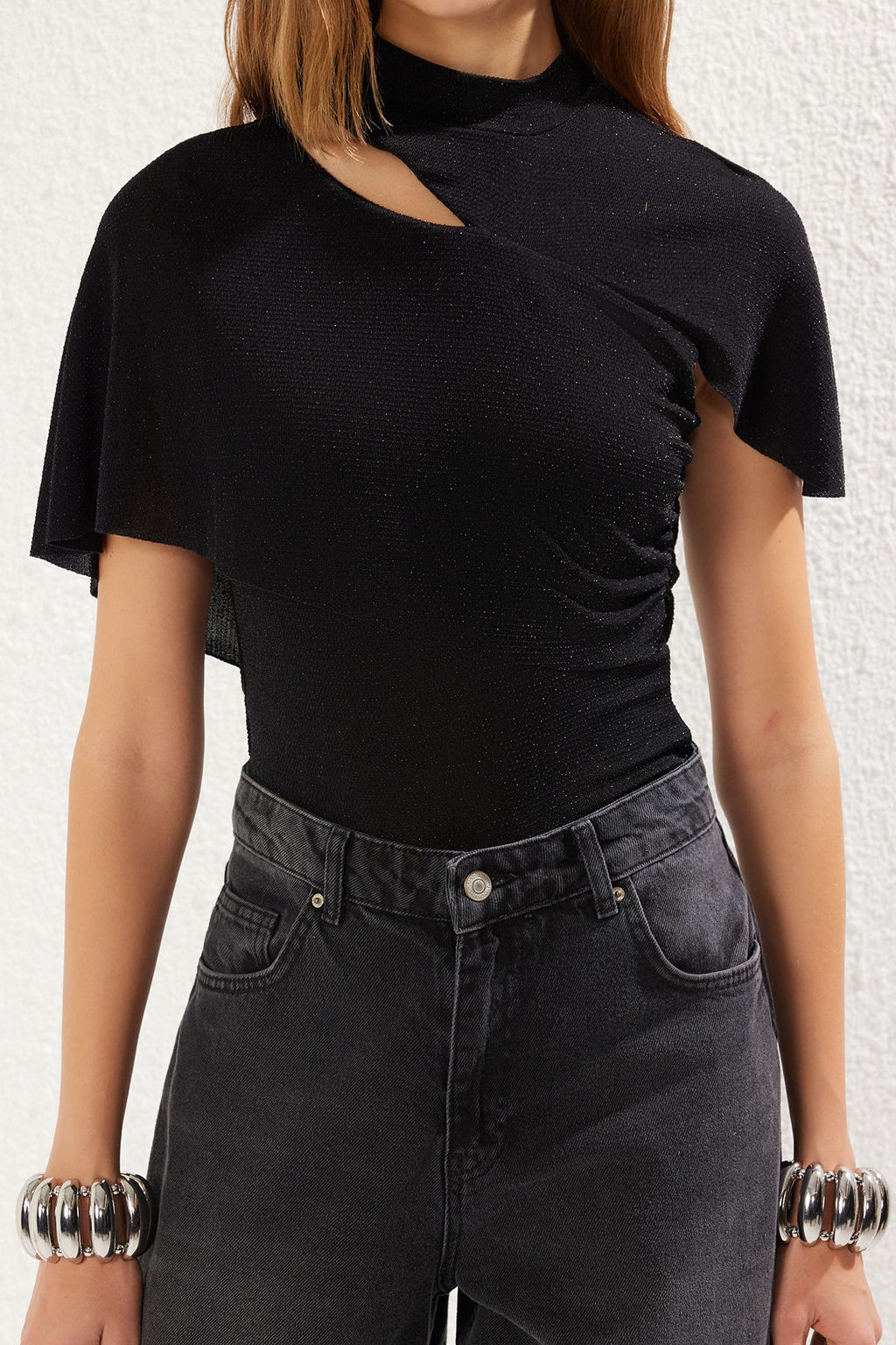 Trendyolmilla Siyah Drapeli Par?lt?l? Simli Orme Bluz TPRSS25BZ00012