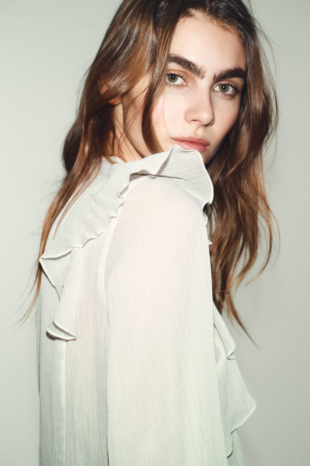 PIN TUCK AND RUFFLE BLOUSE - Zara фото 11