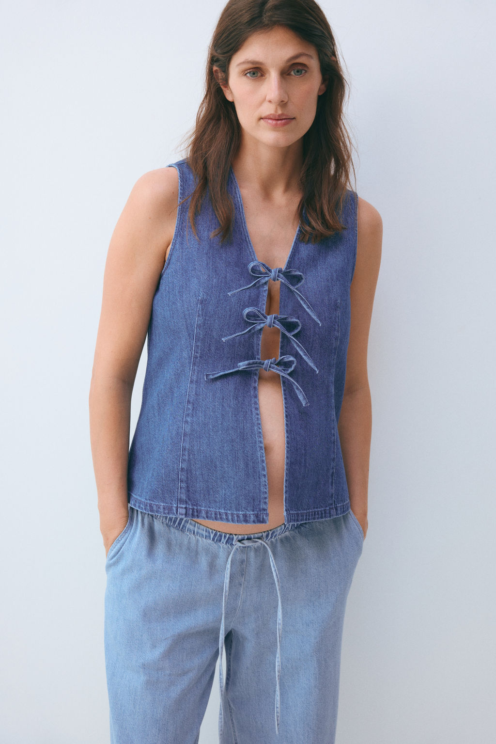 MAMA Chaleco denim con lazadas - H&m фото 2