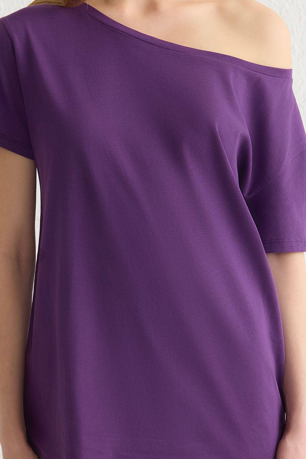 TRENDYOLMILLA Beyaz %100 Pamuk Oversize/Genis Kal?p Kay?k Yaka Orme T-Shirt TWOSS20TS0140 фото 4