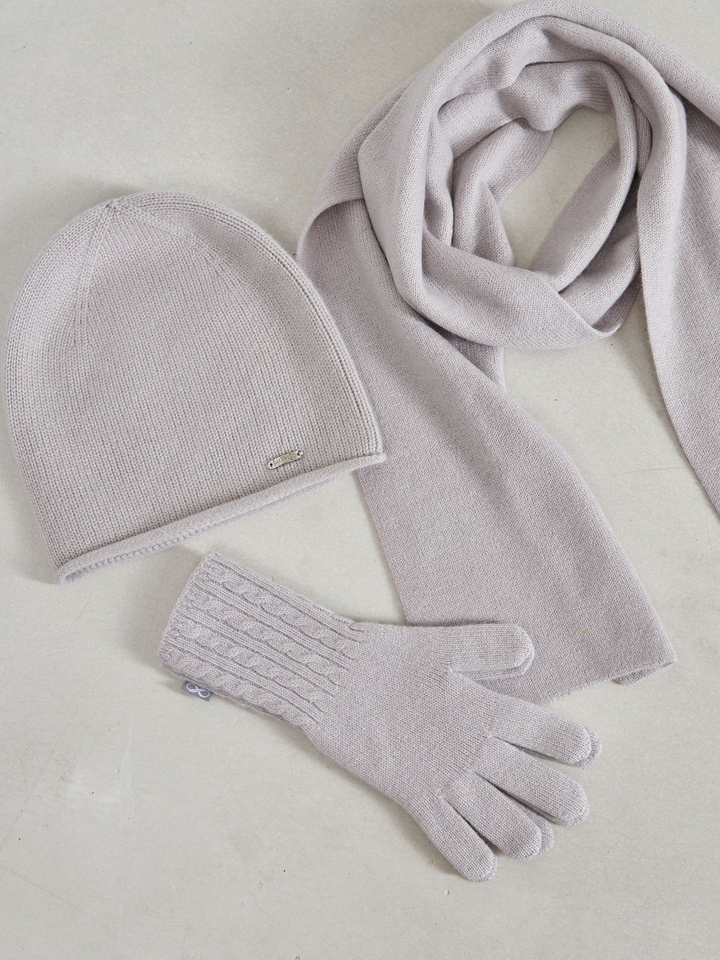 Шапка из кашемира 04242 лунная