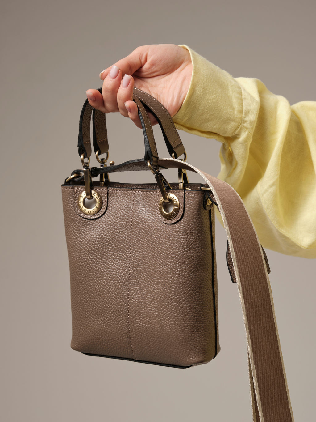 Сумка кожаная кросс-боди Deboro 30347 тауп