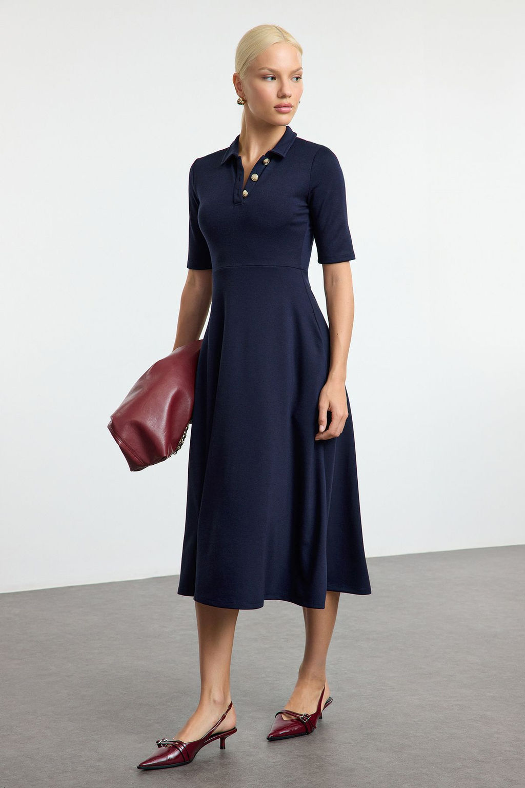 TRENDYOLMILLA K?rm?z? Dugmeli Yaka Truvakar Kol Skater/Belden Ac?lan Midi Orme Elbise TWOAW25EL00518 фото 2