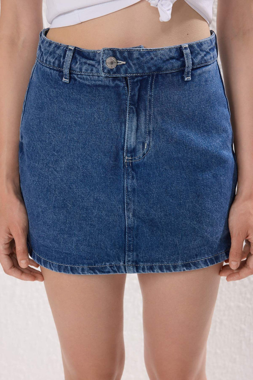 TRENDYOLMILLA Siyah Mini Denim Sort Etek TWOSS25SR00079  фото 4