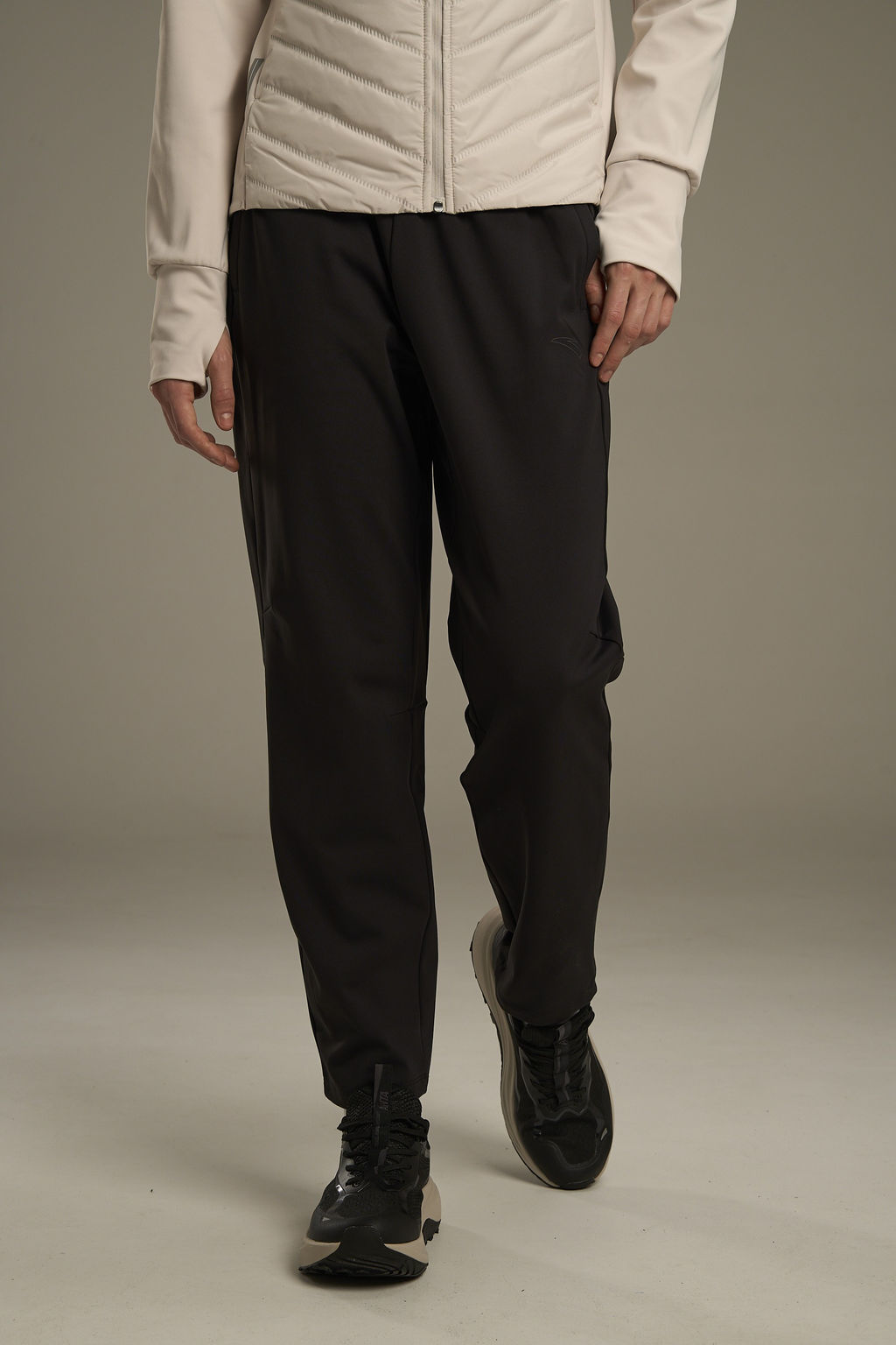 Брюки трикотажные утепленные Черный ANTA RUNNING Knit Track Pants