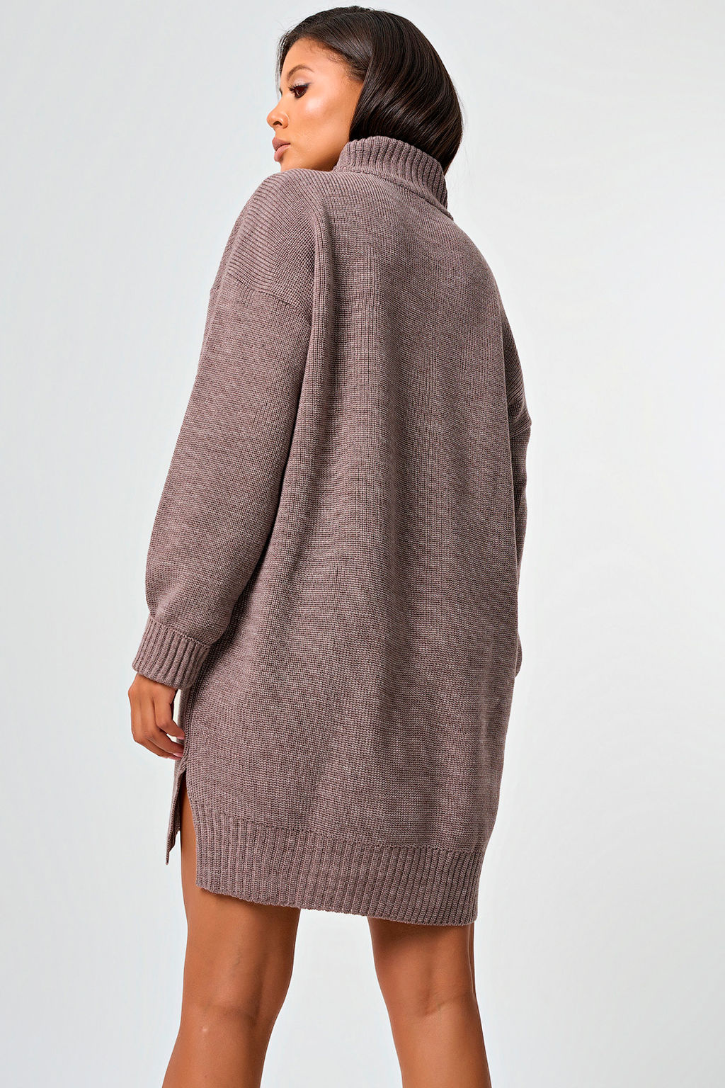 Платье-свитер вязаное свободного силуэта ореховое