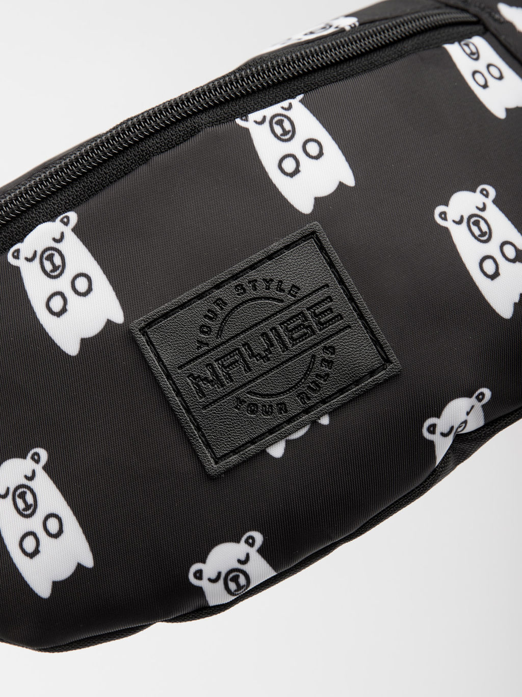 V48 401 221 Сумка поясная