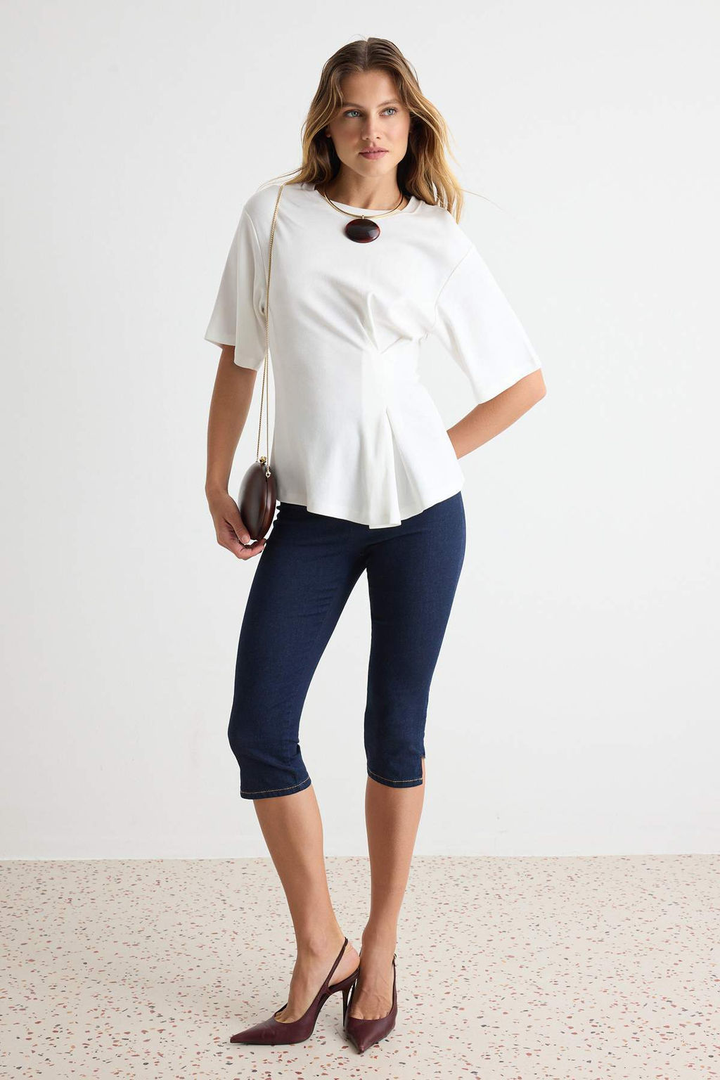 Ekru Burgu Detayl_ Bisiklet Yaka Fitted _nterlok _rme T-Shirt TWOAW27TS00006 - Trendyolmilla фото 2