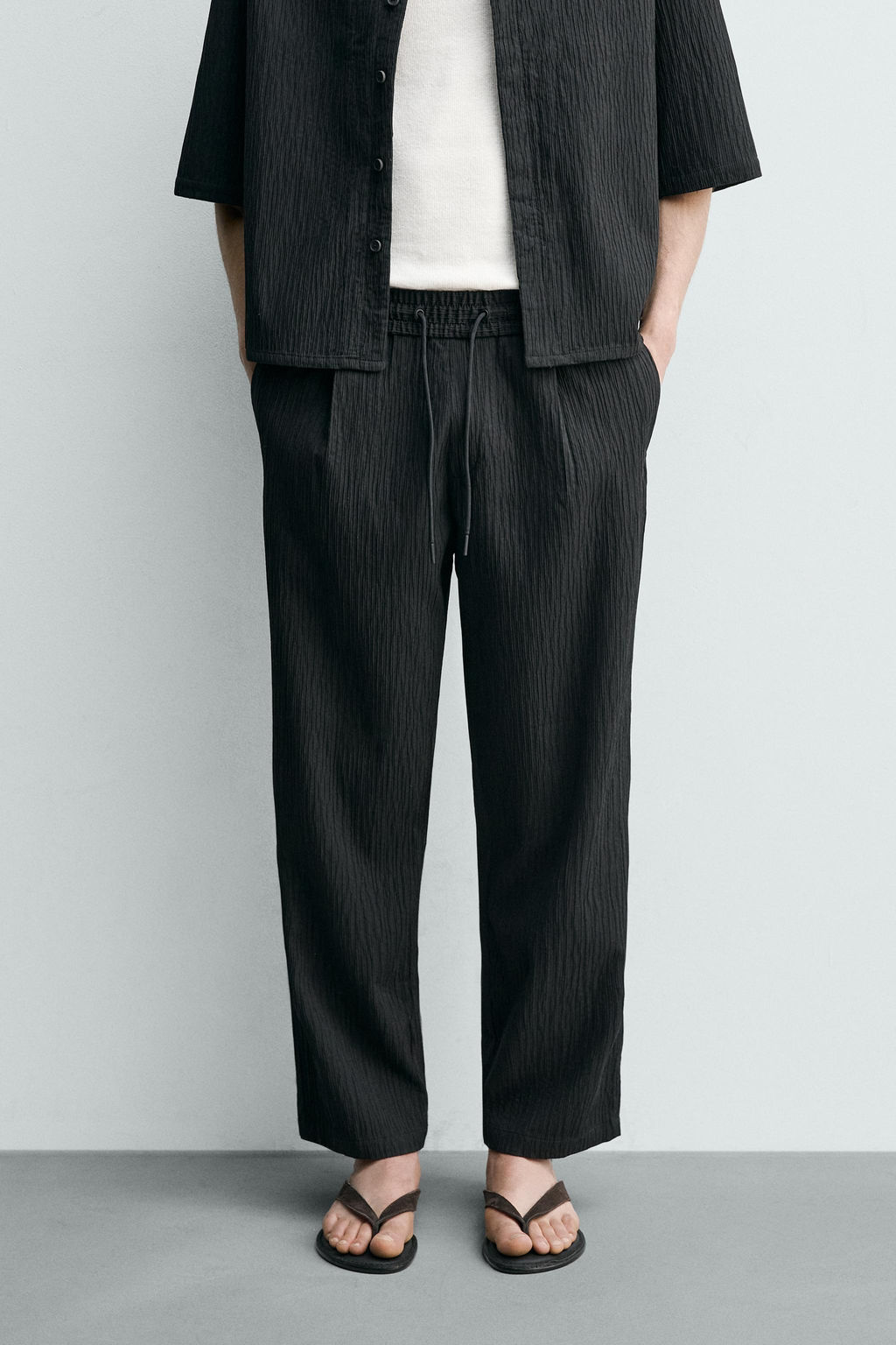 PANTAL?N RELAXED FIT EFECTO RELIEVE / Negro - Zara фото 2