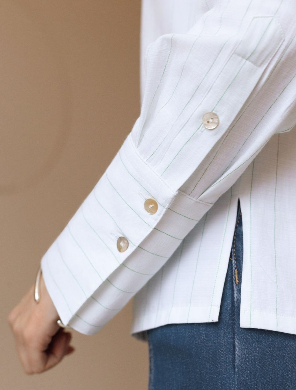 Блузка свободного силуэта в тонкую полоску из эластичного хлопка с добавлением льна - Vilatte фото 4