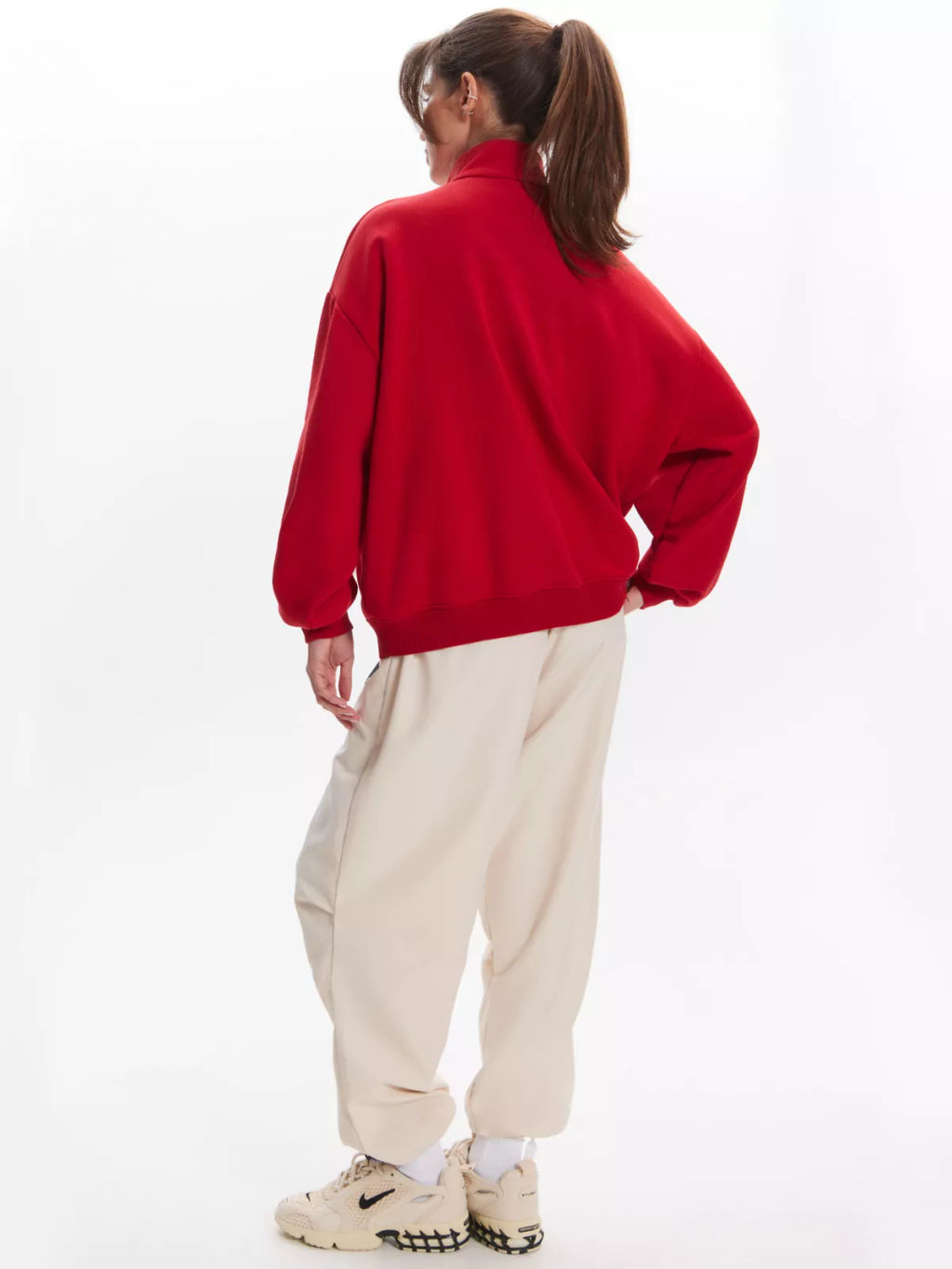 Свитшот с воротником на молнии