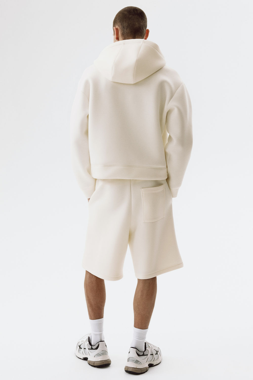 Pantal?n corto efecto neopreno Relaxed Fit - H&m фото 6