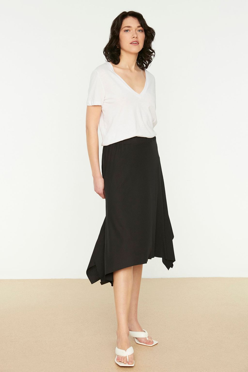 Siyah Volanl? Asimetrik Yuksek Bel Midi Esnek Orme Etek TWOAW20ET0440