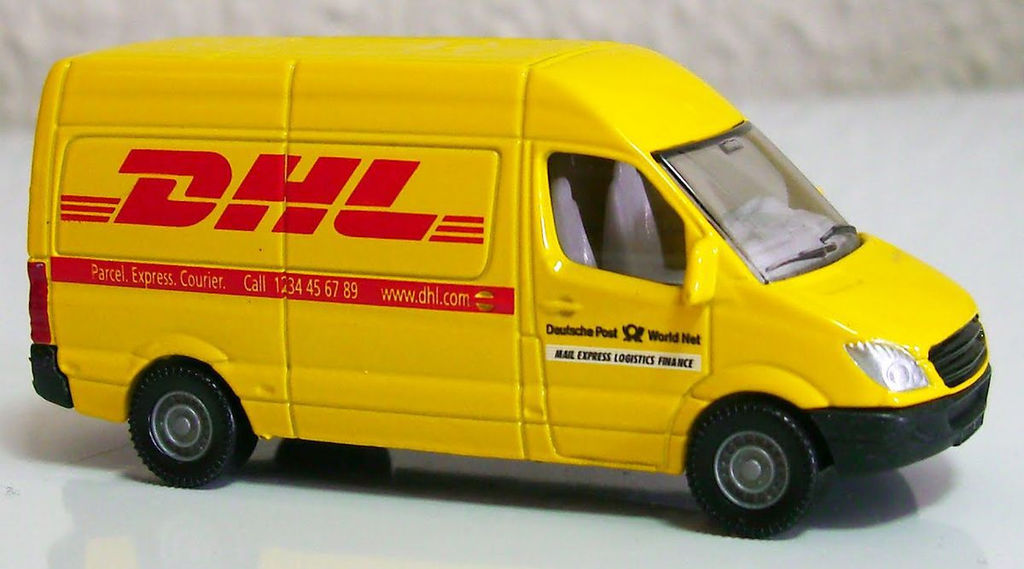 Почтовый фургон Siku DHL  фото 4