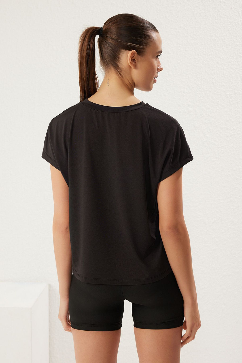 TRENDYOLMILLA Siyah Micro Kumas Spor Orme T-Shirt THMSS25TS00001 фото 9