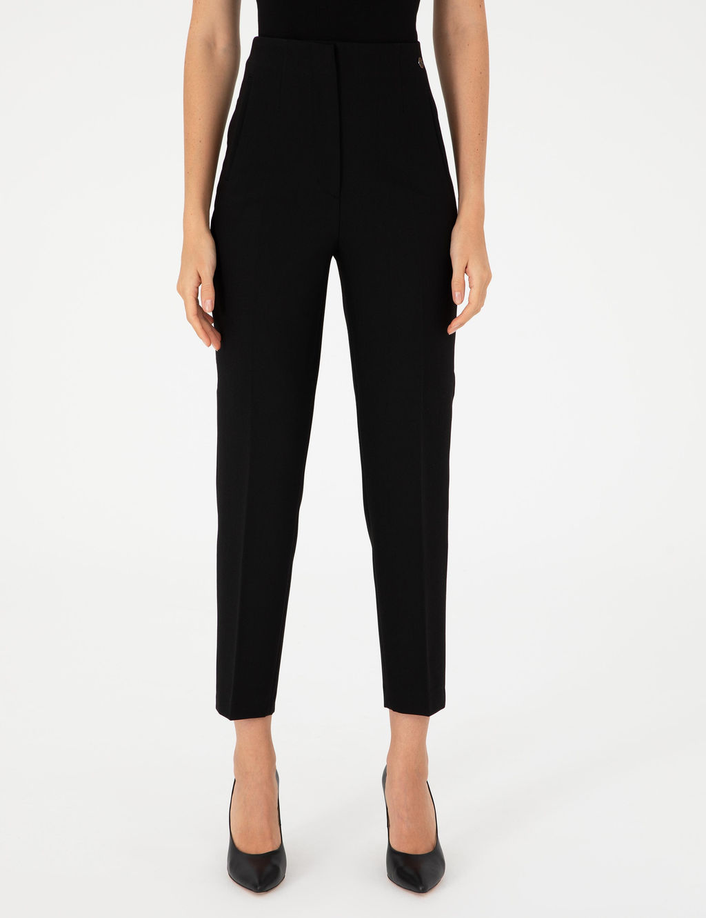 Брюки Carrot Fit черные