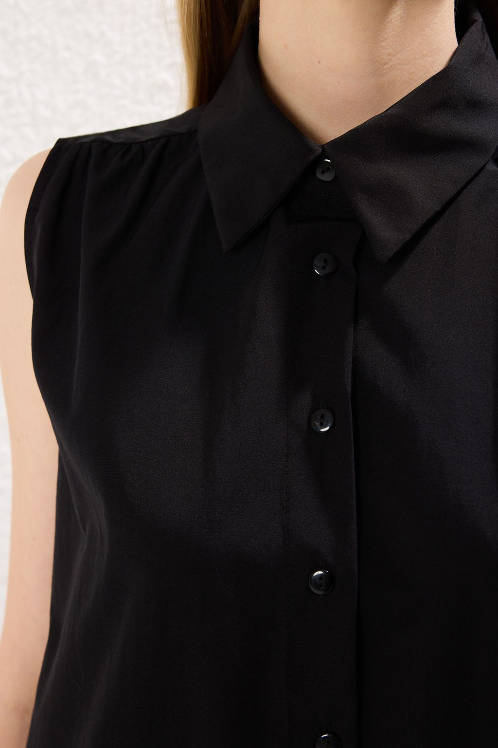 Siyah Duz Kesim Dugme Detayl? Midi Dokuma Gomlek Elbise TWOSS25EL00439